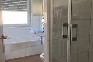Sonniges 2-Familienhaus mit ELW - tolle Lage am Waldrand, mit herrlichem Grundstück! – Baden-Baden – Vorschaubild 5
