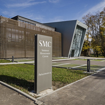 SHERIDAN MANAGEMENT CENTER | Repräsentatives Büro in traumhafter Parklage mit eigener Dachterrasse