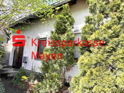 Wohnhaus mit Garten und 3 Stellplätzen, ideal für Handwerker