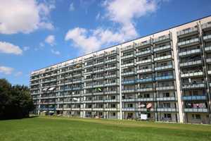 Gute Aussichten: Sanierte Wohnung mit Loggia und Blick ins Grüne! – Amrumring 12, 24107 Kiel – Vorschaubild 1