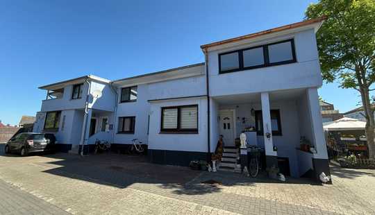 Bild von Leben, wo andere Urlaub machen – Charmantes Vierfamilienhaus im Herzen von Varel