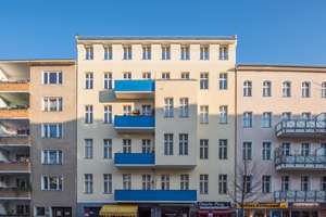 Erstattung der Erwerbsnebenkosten: Vermietete 3-Zimmerwohnung im Schöneberger Altbau mit Balkon – Goltzstraße 15, 10781 Schöneberg, Berlin – Vorschaubild 1