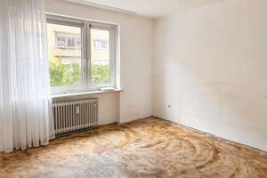 Bezugsfreie 3-Zimmer Wohnung mit Südterrasse in ruhiger Seitenstraße – renovierungsbedürftig – Die vollständige Adresse der Immobilie erhältst du vom Anbieter., 81373 Land in Sonne, München – Vorschaubild 3