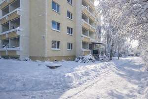 Ideale Singlewohnung für Pendler, Senioren & Studenten + Balkon + Einbauküche + Aufzug!!! – Ernst-Thälmann-Straße 2, 4571 Rötha – Vorschaubild 1