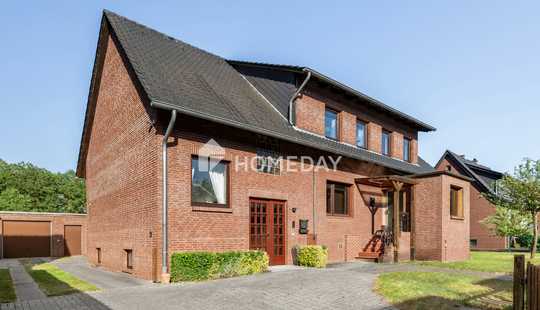 Bild von Wohnen im Grünen: Vielseitiges Haus mit Garage, Werkstatt und Traumgarten