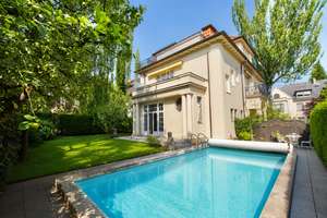 Denkmalgeschützte Villa aus der Gründerzeit mit Garten und Pool in Wiesbaden