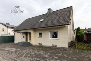 Traumhaftes Wohnen im großzügigen, freistehenden und modernisierten Einfamilienhaus – Die vollständige Adresse der Immobilie erhältst du vom Anbieter., 47443 Hochstraß, Moers – Vorschaubild 1