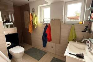 Tolles Einfamilienhaus im Herzen von Tittling – zentral & ruhig mit großem Grundstück – Die vollständige Adresse der Immobilie erhältst du vom Anbieter., 94104 Tittling – Vorschaubild 14