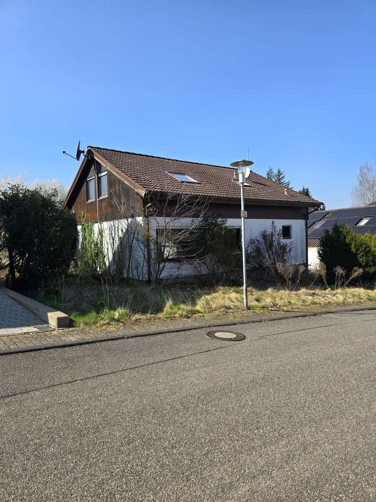 Immobilie in Gondelsheim - Gondelsheim: Freistehendes Einfamilienhaus mit familiärer ELW, Garage, Werkstatt, großer Garten - Bild 4