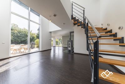 Mit 360 Grad-Rundgang! Traum-Einfamilienhaus mit Galerie, Südterrasse und Doppelgarage
