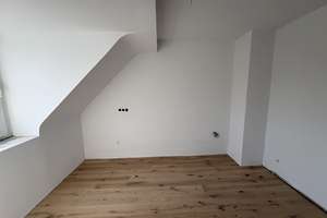 Kernsanierter Wohntraum - 2 Zimmer Dachgeschoss – Bunsenstraße 12, 45145 Holsterhausen, Essen – Vorschaubild 3