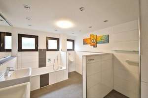 Großzügiges 3-Familienhaus mit Wintergarten, Balkon, Solaranlage & großem Grundstück – Die vollständige Adresse der Immobilie erhältst du vom Anbieter., 75365 Calw – Vorschaubild 7