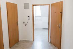 Wohnen im 7. Himmel: 3-Zimmer-Dachgeschoss mit Flair – 4600 Altenburg – Vorschaubild 2