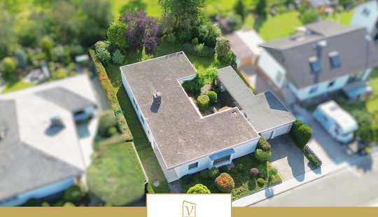 Bild von Bungalow in begehrter Hanglage mit viel Potential, großem Grundstück mit Garten und 2 Garagen
