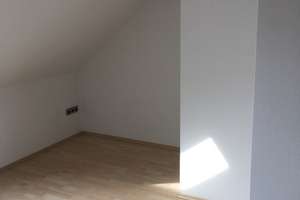 Schöner Wohnen in Zabo ! Großzügige DG-Wohnung mit perfekter Einbauküche und schickem Bad – Zerzabelshofer Hauptstraße 10, 90480 Zerzabelshof, Nürnberg – Vorschaubild 11