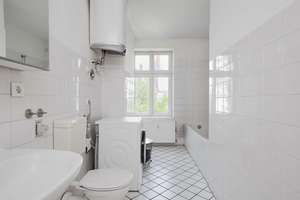 Klassische 2-Zimmer-Altbauwohnung mit großzügigem Wohnbereich und Dielenboden – Wrangelstraße 90, 10997 Kreuzberg, Berlin – Vorschaubild 6