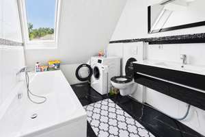 Umfangreich modernisiert: freistehendes Hausjuwel mit Garten, Wintergarten & großer Garage – Schloßbergstraße 56, 72172 Sulz am Neckar – Vorschaubild 9