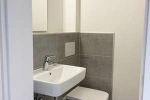 Direkt einziehen! 4 Zimmer mit Einbauküche, 2 Balkone & Blick ins Grüne, Duschbad, Gäste-WC, Aufzug – Klerschweg 7, 50968 Bayenthal, Köln – Vorschaubild 6