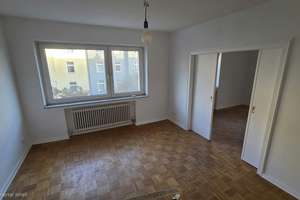 Renovierte 3-Zimmer Wohnung mit Tageslichtbad, Wohnküche und Balkon – 40223 Bilk, Düsseldorf – Vorschaubild 3