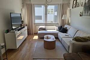 ~ ZENTRUMSNAH mit ERKER & HOHEN DECKEN ~ ATTRAKTIVE 3 Zi. IM SANIERTEM ALTBAU ~ – Heinrich Baumann Str 19, 70190 Stöckach, Stuttgart – Vorschaubild 2