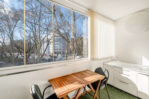 Zwischen KaDeWe & Viktoria-Luise-Platz: 3 Zimmer, 2 Loggien, 1 privater Stellplatz – Die vollständige Adresse der Immobilie erhältst du vom Anbieter., 10777 Schöneberg, Berlin – Vorschaubild 3