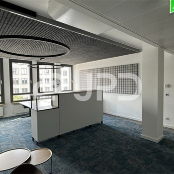 JPD - Lichtdurchflutete Flächen an Verkehrsknotenpunkt 