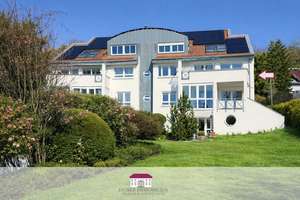 *TOPLAGE FRAUENKOPF* Ruhe, Licht & Weitblick - elegante Wohnung mit großem Balkon ins Grüne