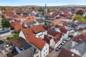 3 Häuser, 1 Grundstück:  448 m² Wohnfläche zum Selbst bewohnen bzw. Vermieten  in Nieder-Weisel – Die vollständige Adresse der Immobilie erhältst du vom Anbieter., 35510 Butzbach – Vorschaubild 2
