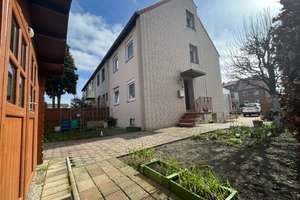 Günstig Wohnen und doch im Eigenheim zuhause - Attraktives Reihenendhaus auf Pachtgrundstück