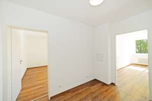 Attraktive und frisch renovierte 2-Zimmer-Wohnung mit Balkon in München Freimann - sofort beziehbar – Die vollständige Adresse der Immobilie erhältst du vom Anbieter., 80939 Freimann, München – Vorschaubild 8