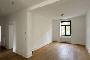 Elegantes Wohnen in Frankfurt: Großzügige 5-Zimmer-Wohnung in begehrter Lage
