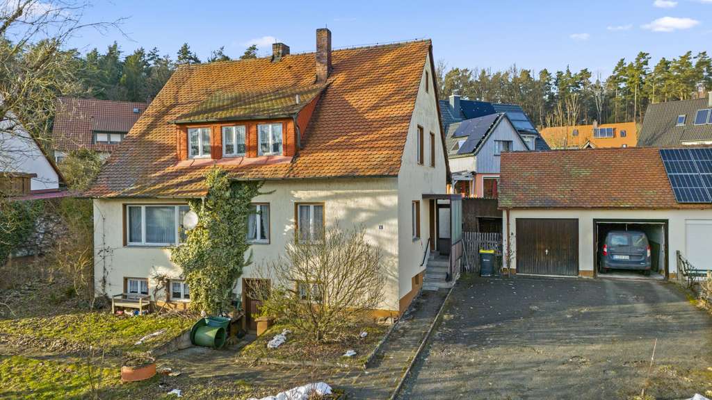 Immobilie in Bindlach - Potenzialstakes Zweiparteienhaus in bester Lage von Bindlach - Bild 1