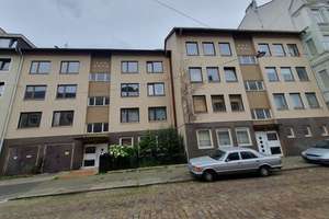 In Bremerhaven-Mitte: Sanierte 3- Zimmer Wohnung auf Wunsch mit Einbauküche