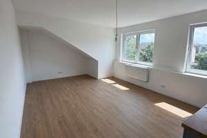 *Erstbezug* helle,  geräumige 1-Zimmer DG-Wohnung