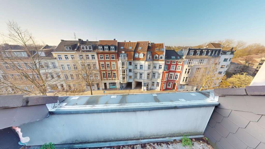 Aachen-Westpark: Grundsolide, langfristig vermietete 2-Zi.-Whg. mit Stellplatz, Loggia + Einbauküche