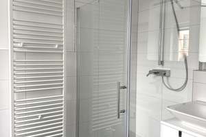 ***Erholsame Ruhe in Wassernähe! Sanierte 3 Zimmer mit 2 Balkonen, Terrasse und 250 qm Garten*** – Godbersenstraße 27, 12527 Schmöckwitz, Berlin – Vorschaubild 27