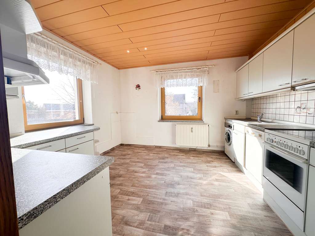 Immobilie in Bad Frankenhausen/Kyffhäuser - WOHNEN MIT AUSBLICK! Großzügiges Einfamilienhaus mit Wintergarten, Balkon und Sonnenterrasse - Bild 3