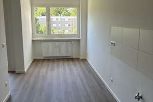 Bequem mit dem Aufzug zur Wohnung // 1.OG Wohnung 1 – Breslauer Str. 277, 38440 Laagberg, Wolfsburg – Vorschaubild 2