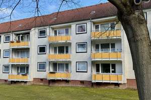 Frisch renovierte 2-Zimmer-Wohnung mit sonnigem Balkon und großzügiger Küche in Gebhardshagen – Sternbergstraße 55, 38229 Gebhardshagen, Salzgitter – Vorschaubild 1