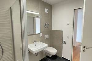 Balkon-2-Zimmer-Terrassenwohnung mit moderner Küche in Frankfurt – 60329 Bahnhofsviertel, Frankfurt am Main – Vorschaubild 4