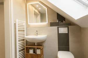 Moderne 3-Zimmer-Wohnung mit 2 Bädern, ausgebautem Dachboden