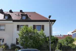 CHARMANTE ZWEIFAMILIEN-DOPPELHAUSHÄLFTE VON 1930 MIT NEBENGEBÄUDE IN NBG-FISCHBACH – Nürnberg – Vorschaubild 2