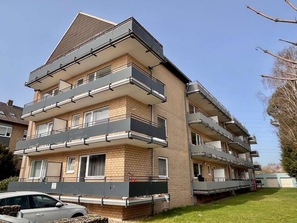 Immobilie in Neuss - Kompakte Dachgeschosswohnung mit großer Sonnen-Loggia und Weitblick - Bild 0