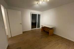 Lichtdurchflutete 3-Zimmer-Erdgeschosswohnung mit Terrasse und eigenem Garten in Frankfurt-Griesheim – Die vollständige Adresse der Immobilie erhältst du vom Anbieter., 65933 Griesheim, Frankfurt am Main – Vorschaubild 4