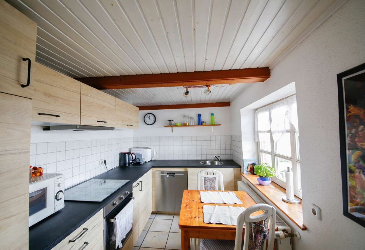 Immobilie in Gelting - Reetdachkate an der Ostsee in idyllischer Alleinlage mit drei Wohnungen  + 2,2 ha Land - Bild 8