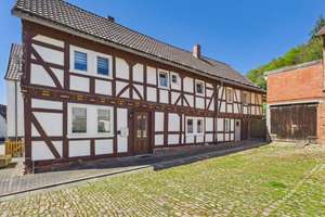 Historisches Fachwerkanwesen mit Scheune, Nebengebäuden und großzügigem Grundstück in Philippsthal – Die vollständige Adresse der Immobilie erhältst du vom Anbieter., 36269 Philippsthal (Werra) – Vorschaubild 2