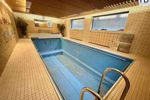 Leben mit Stil: Pool, Sauna, Partyraum – alles unter einem Dach – Die vollständige Adresse der Immobilie erhältst du vom Anbieter., 50126 Bergheim – Vorschaubild 1