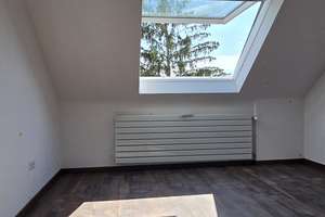 Lichtdurchflutetes Wohnerlebnis: Frisch renovierte 3-Zimmer-DG-Wohnung in Karlsruhe-Neureut – Pralistraße 21, 76149 Neureut, Karlsruhe – Vorschaubild 9