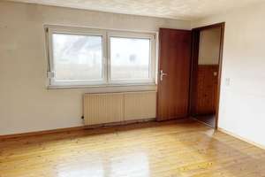 ABRISS oder SANIERUNG
Einfamilienhaus 
mit Doppelgarage
in Neu-Ulm/Ludwigsfeld
auf tollem Grunds – Die vollständige Adresse der Immobilie erhältst du vom Anbieter., 89231 Neu-Ulm – Vorschaubild 3