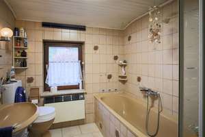 Ihr neues Zuhause: Großzügiges Einfamilienhaus mit idyllischem Gartenparadies – Die vollständige Adresse der Immobilie erhältst du vom Anbieter., 37589 Kalefeld – Vorschaubild 18